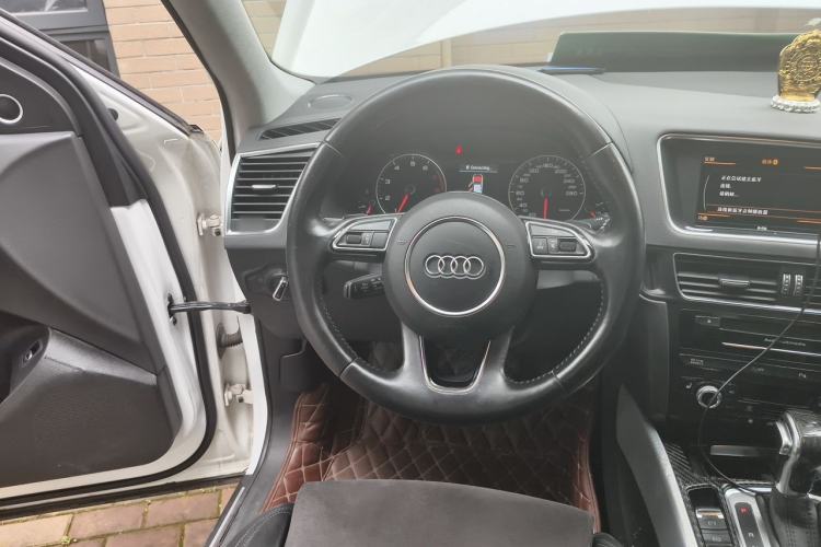 Used Audi Q5 2013 40 TFSI Dynamic Edition Steering Wheel