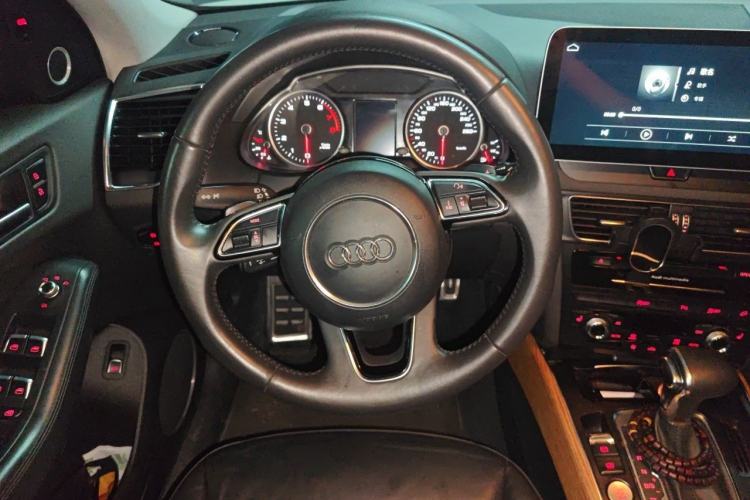 Used Audi Q5 2013 45 TFSI quattro off-road version Steering Wheel