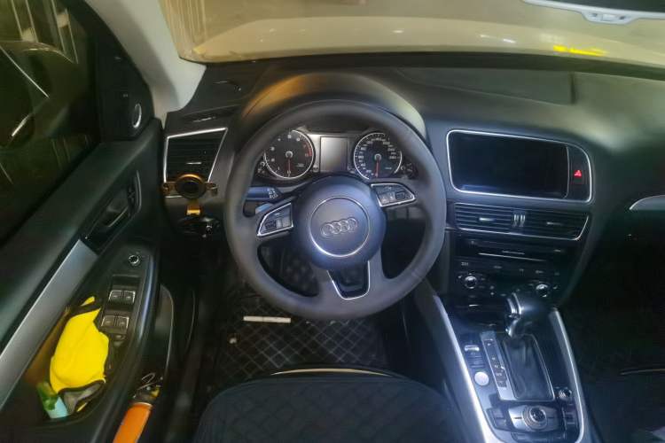 Used Audi Q5 2013 45 TFSI quattro Sport Edition Steering Wheel