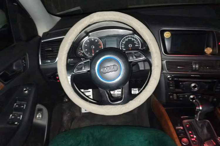 Used Audi Q5 2013 40 TFSI Ambition Steering Wheel