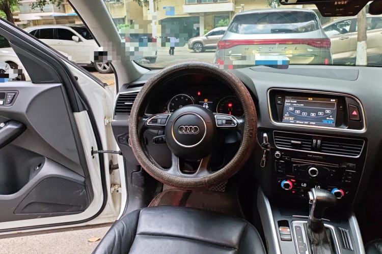 Used Audi Q5 2013 40 TFSI Technology Edition Steering Wheel