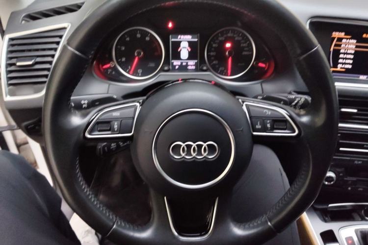 Used Audi Q5 2013 40 TFSI Luxury Model Steering Wheel