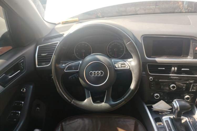 Used Audi Q5 2013 40 TFSI Technology Edition Steering Wheel
