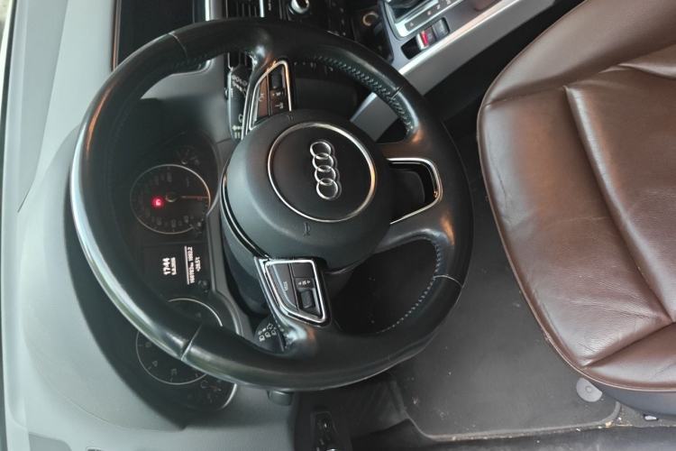 Used Audi Q5 2013 40 TFSI Technology Edition Steering Wheel