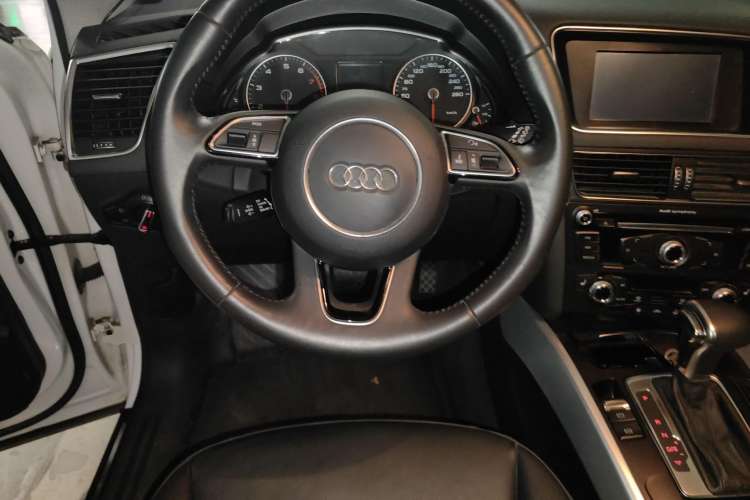 Used Audi Q5 2013 40 TFSI Technology Edition Steering Wheel