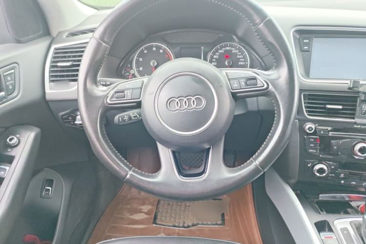 Used Audi Q5 2013 40 TFSI Technology Edition Steering Wheel