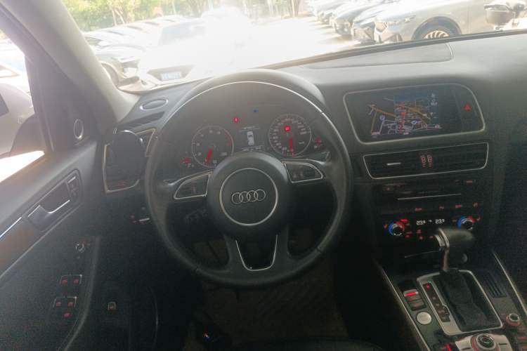 Used Audi Q5 2013 40 TFSI Comfort Edition Steering Wheel