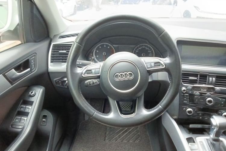 Used Audi Q5 2013 40 TFSI Technology Edition Steering Wheel