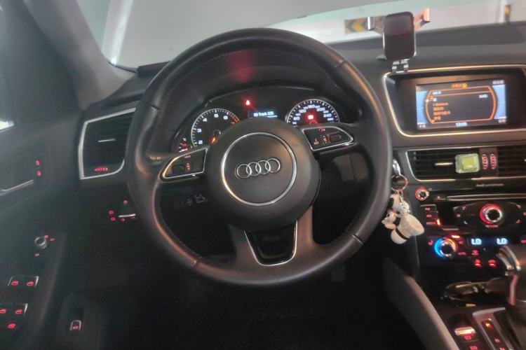 Used Audi Q5 2013 40 TFSI Technology Edition Steering Wheel