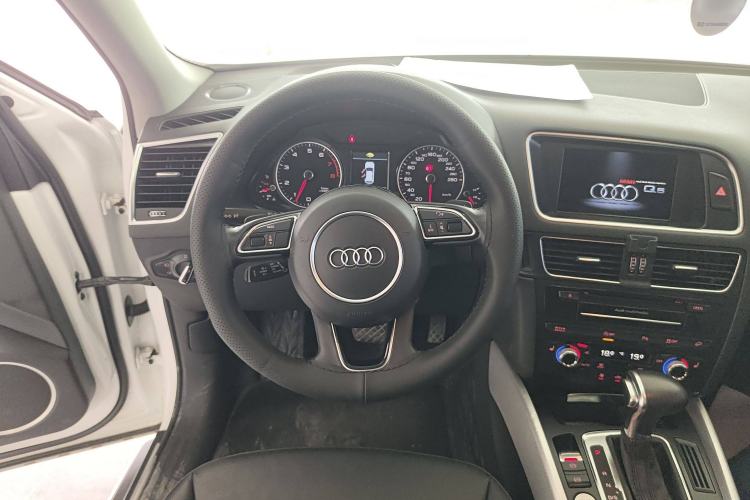 Used Audi Q5 2013 45 TFSI quattro Sport Edition Steering Wheel
