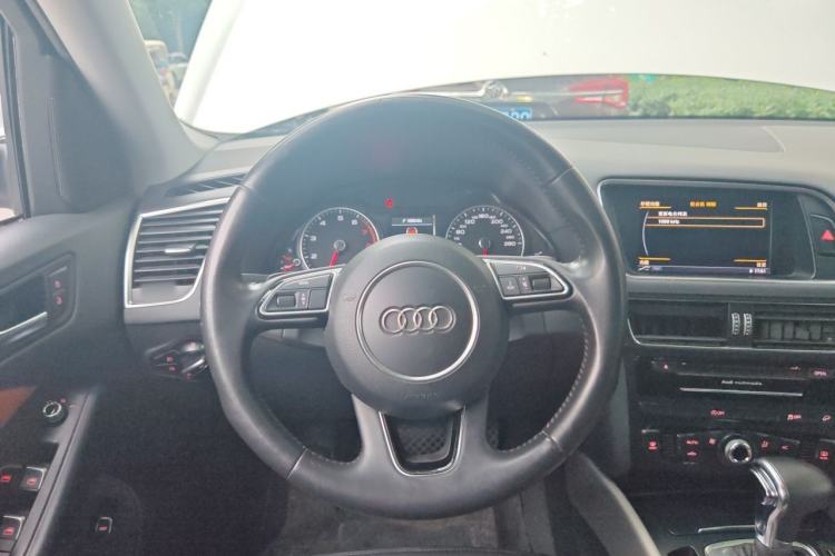 Used Audi Q5 2013 40 TFSI Ambition Steering Wheel