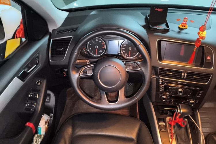 Used Audi Q5 2013 40 TFSI Technology Edition Steering Wheel