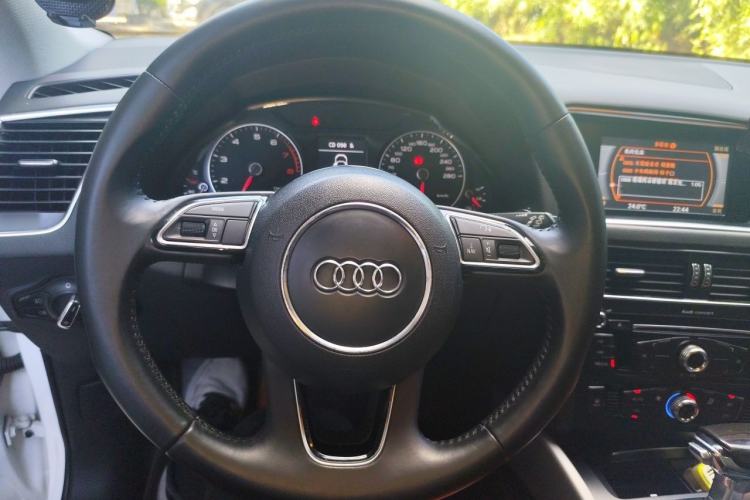 Used Audi Q5 2013 40 TFSI Ambition Steering Wheel