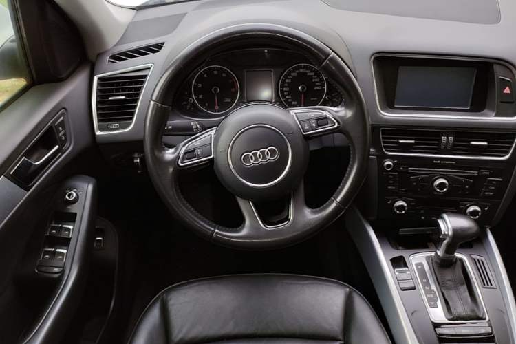 Used Audi Q5 2013 40 TFSI Technology Edition Steering Wheel