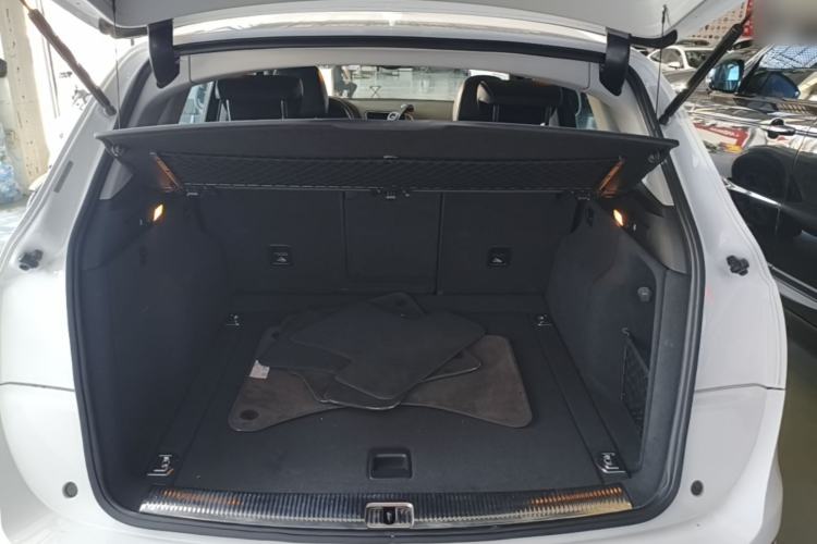 Used Audi Q5 2013 45 TFSI quattro off-road version Trunk