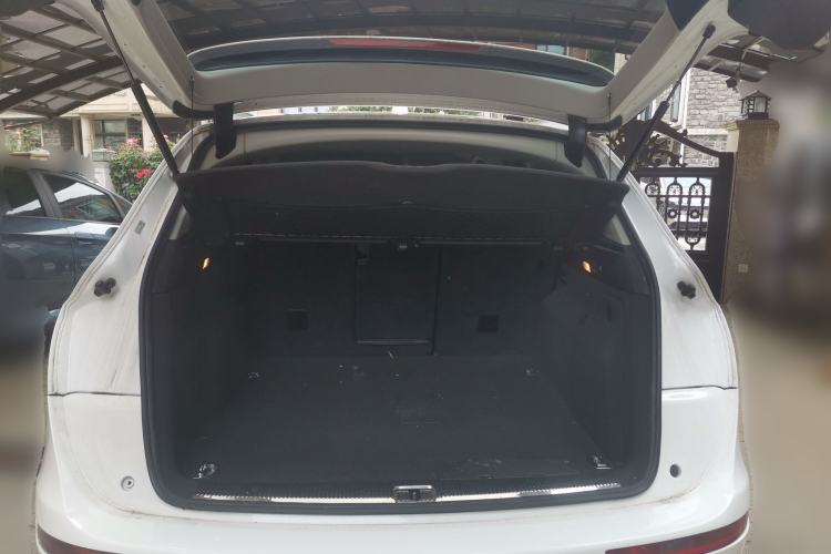 Used Audi Q5 2013 40 TFSI hybrid Trunk