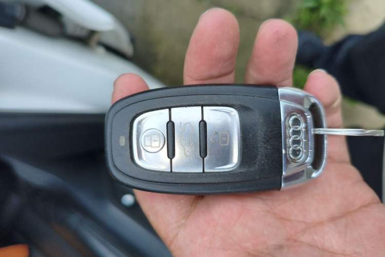 Used Audi Q5 2013 40 TFSI Technology Edition Vehicle Key