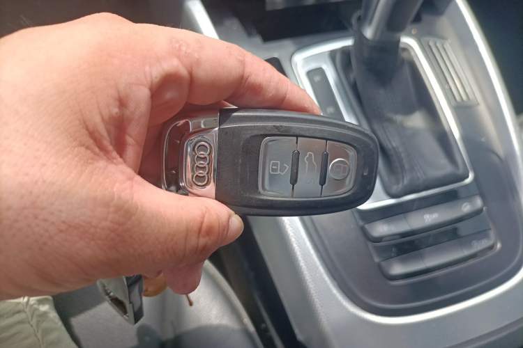 Used Audi Q5 2013 40 TFSI Technology Edition Vehicle Key
