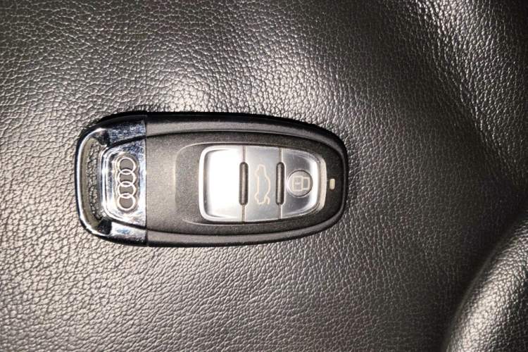 Used Audi Q5 2013 40 TFSI Comfort Edition Vehicle Key