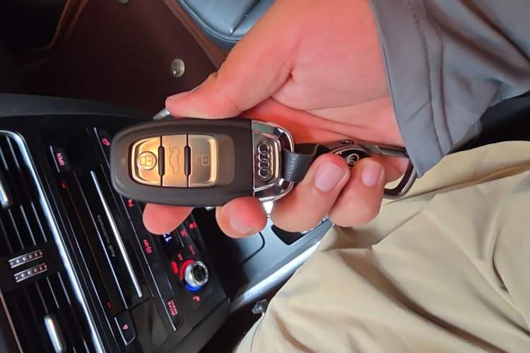 Used Audi Q5 2013 45 TFSI quattro Sport Edition Vehicle Key