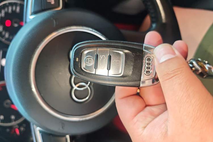 Used Audi Q5 2013 40 TFSI Technology Edition Vehicle Key