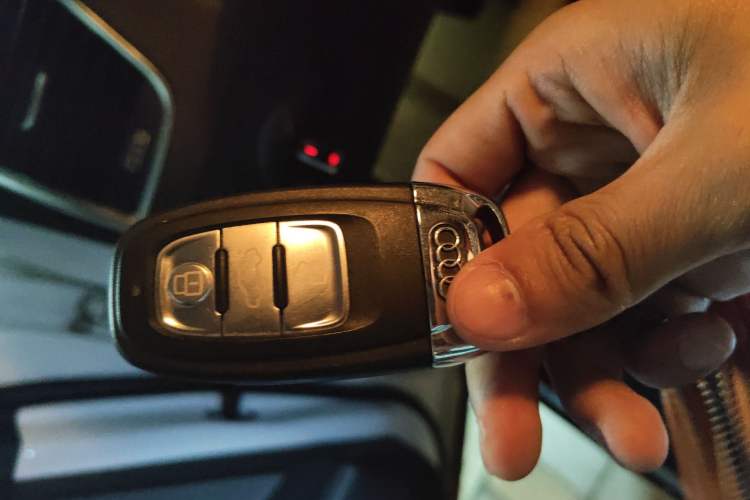 Used Audi Q5 2013 40 TFSI Technology Edition Vehicle Key