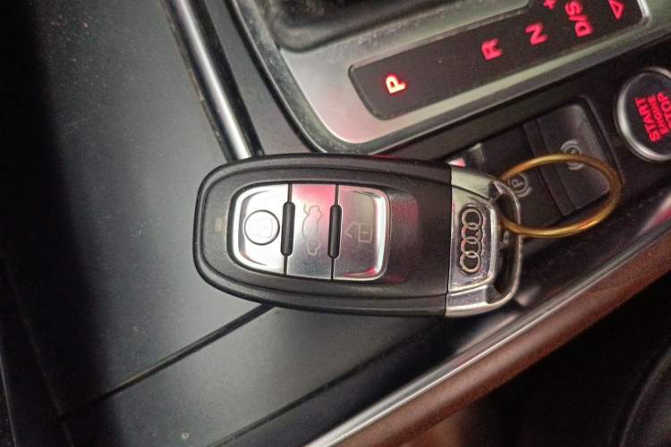 Used Audi Q5 2013 40 TFSI Comfort Edition Vehicle Key