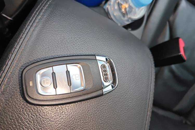 Used Audi Q5 2013 40 TFSI Comfort Edition Vehicle Key