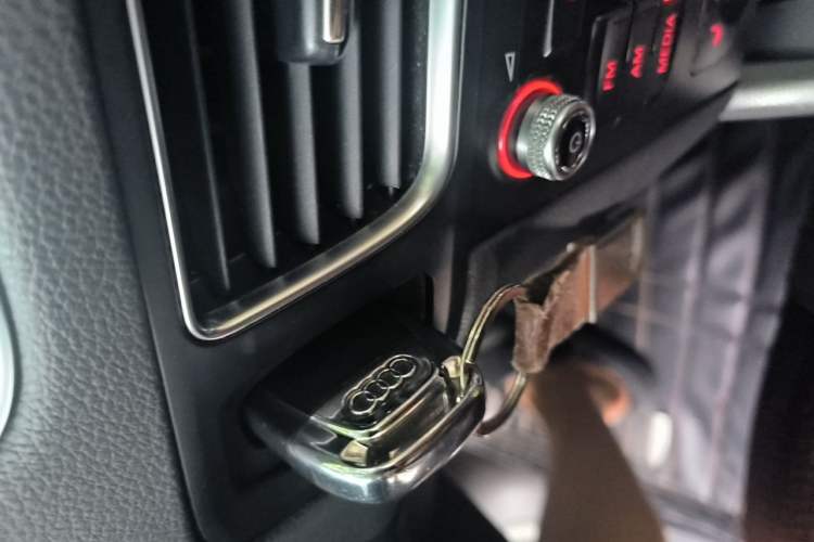 Used Audi Q5 2013 40 TFSI Ambition Vehicle Key