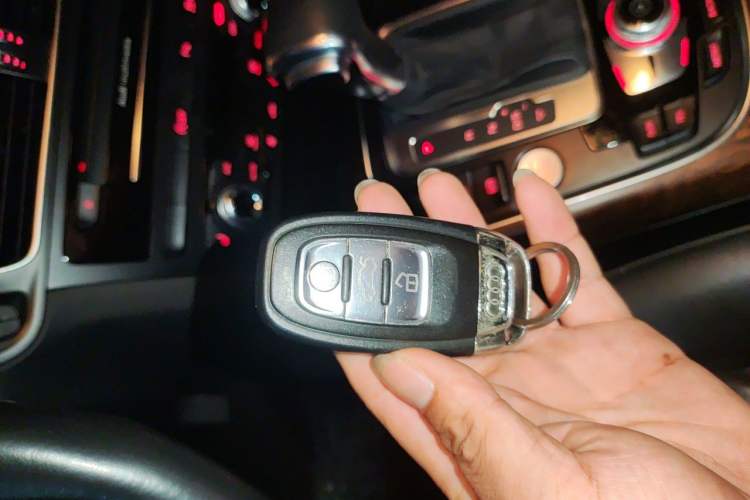 Used Audi Q5 2013 40 TFSI Comfort Edition Vehicle Key