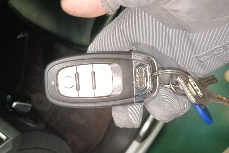 Used Audi Q5 2013 40 TFSI Technology Edition Vehicle Key