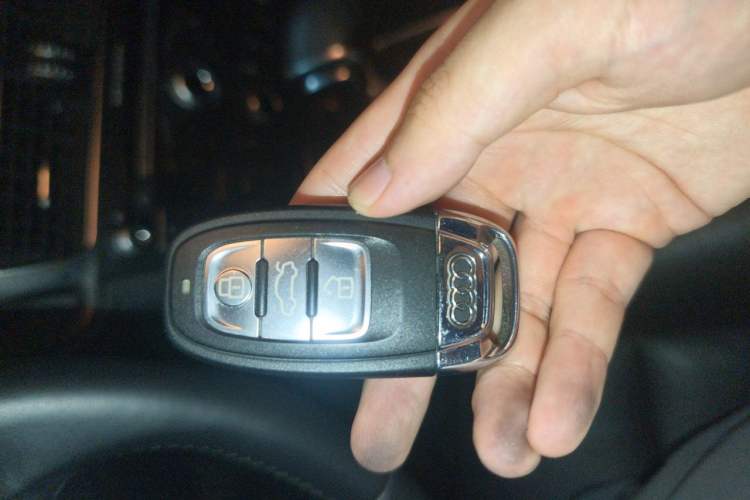 Used Audi Q5 2013 40 TFSI Comfort Edition Vehicle Key