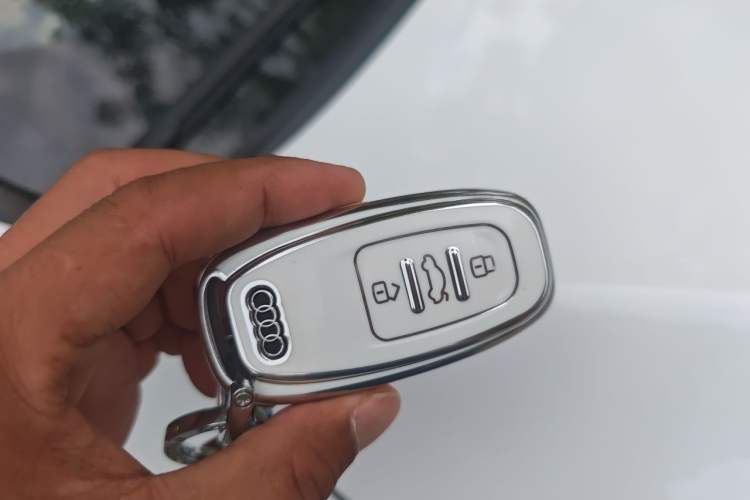 Used Audi Q5  Vehicle Key