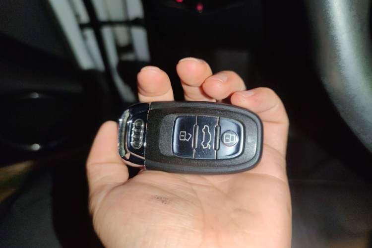 Used Audi Q5 2013 40 TFSI Comfort Edition Vehicle Key