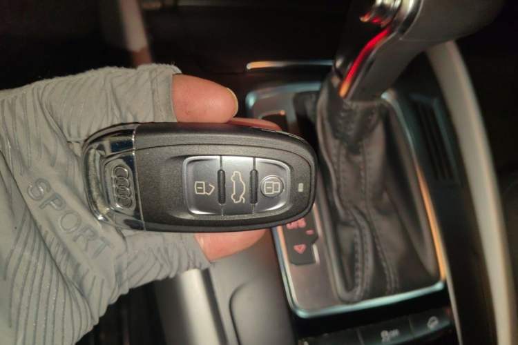 Used Audi Q5 2013 40 TFSI Ambition Vehicle Key