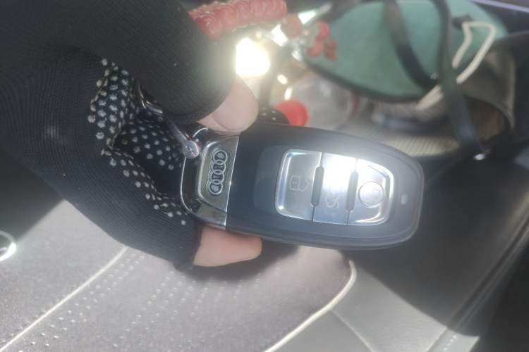 Used Audi Q5 2013 40 TFSI Technology Edition Vehicle Key