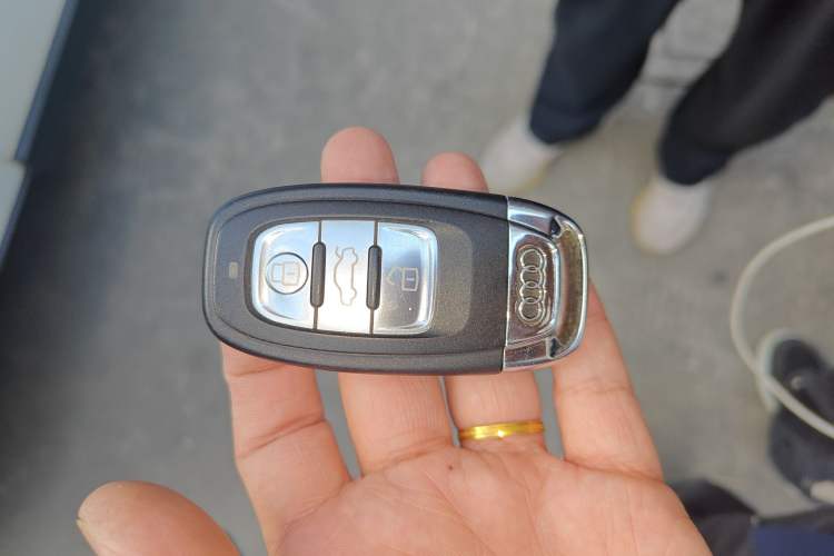 Used Audi Q5 2013 40 TFSI Comfort Edition Vehicle Key
