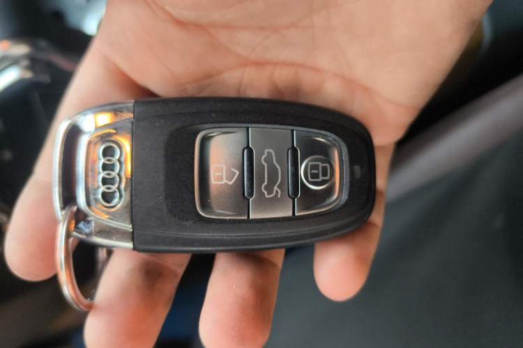 Used Audi Q5 2013 40 TFSI Comfort Edition Vehicle Key