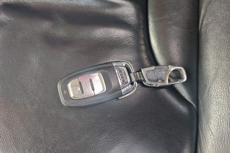 Used Audi Q5 2013 40 TFSI Technology Edition Vehicle Key