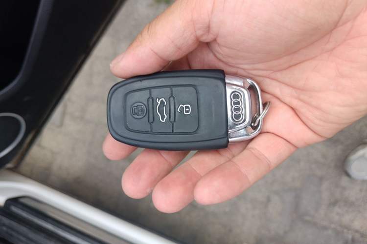 Used Audi Q5 2013 40 TFSI Comfort Edition Vehicle Key