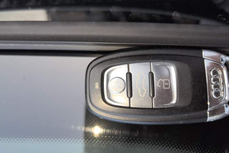 Used Audi Q5 2013 40 TFSI Comfort Edition Vehicle Key