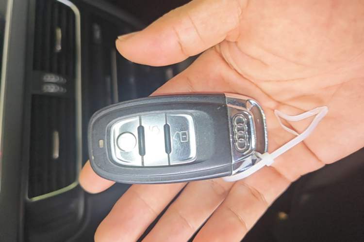 Used Audi Q5 2013 40 TFSI Comfort Edition Vehicle Key