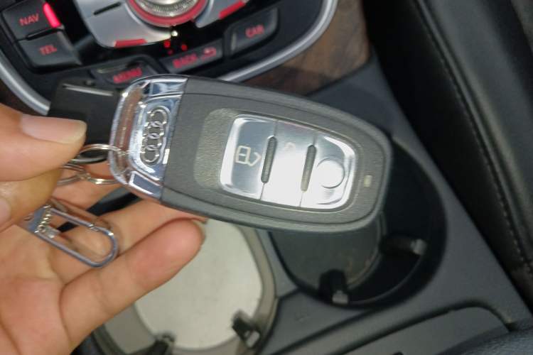 Used Audi Q5 2013 40 TFSI Comfort Edition Vehicle Key