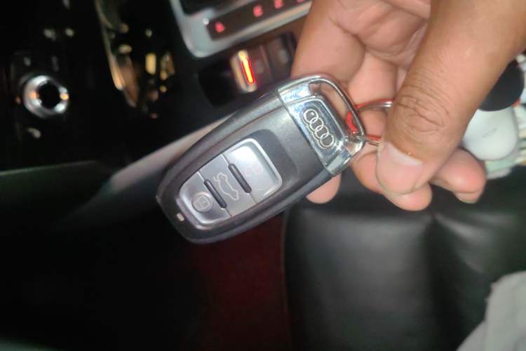 Used Audi Q5 2013 40 TFSI Technology Edition Vehicle Key