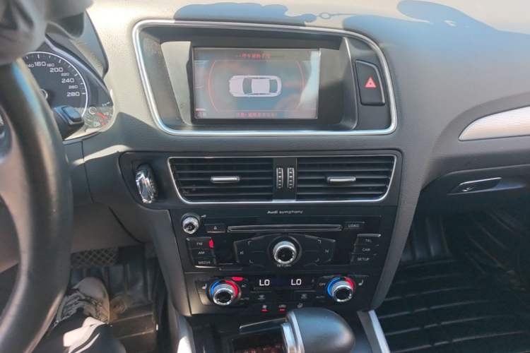 Used Audi Q5 2013 40 TFSI Technology Edition Audio And AC Panel