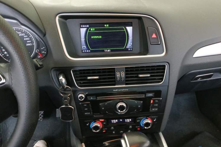 Used Audi Q5 2013 40 TFSI Technology Edition Audio And AC Panel