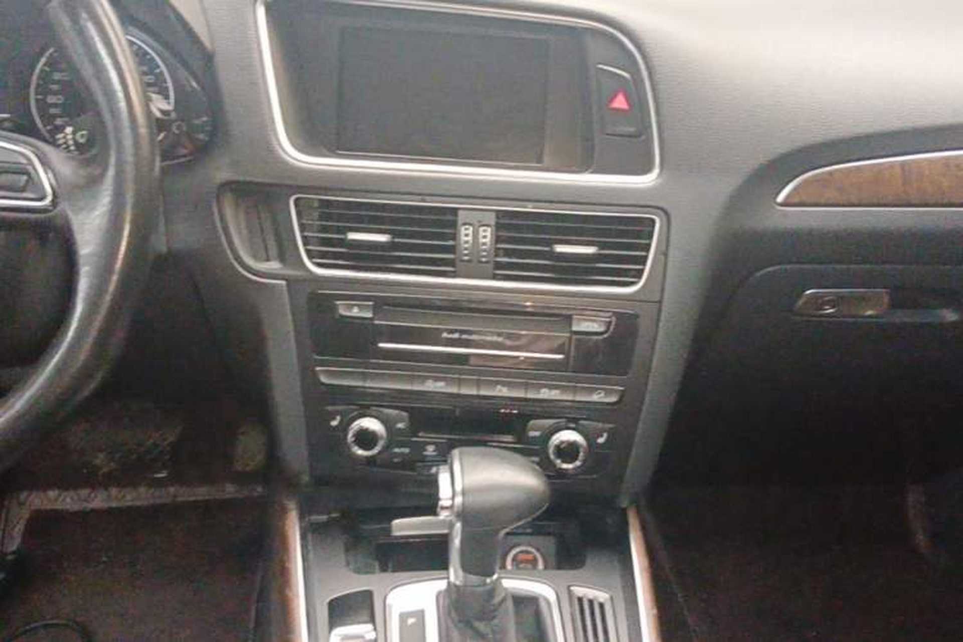 Used Audi Q5 2013 40 TFSI Comfort Edition Audio And AC Panel