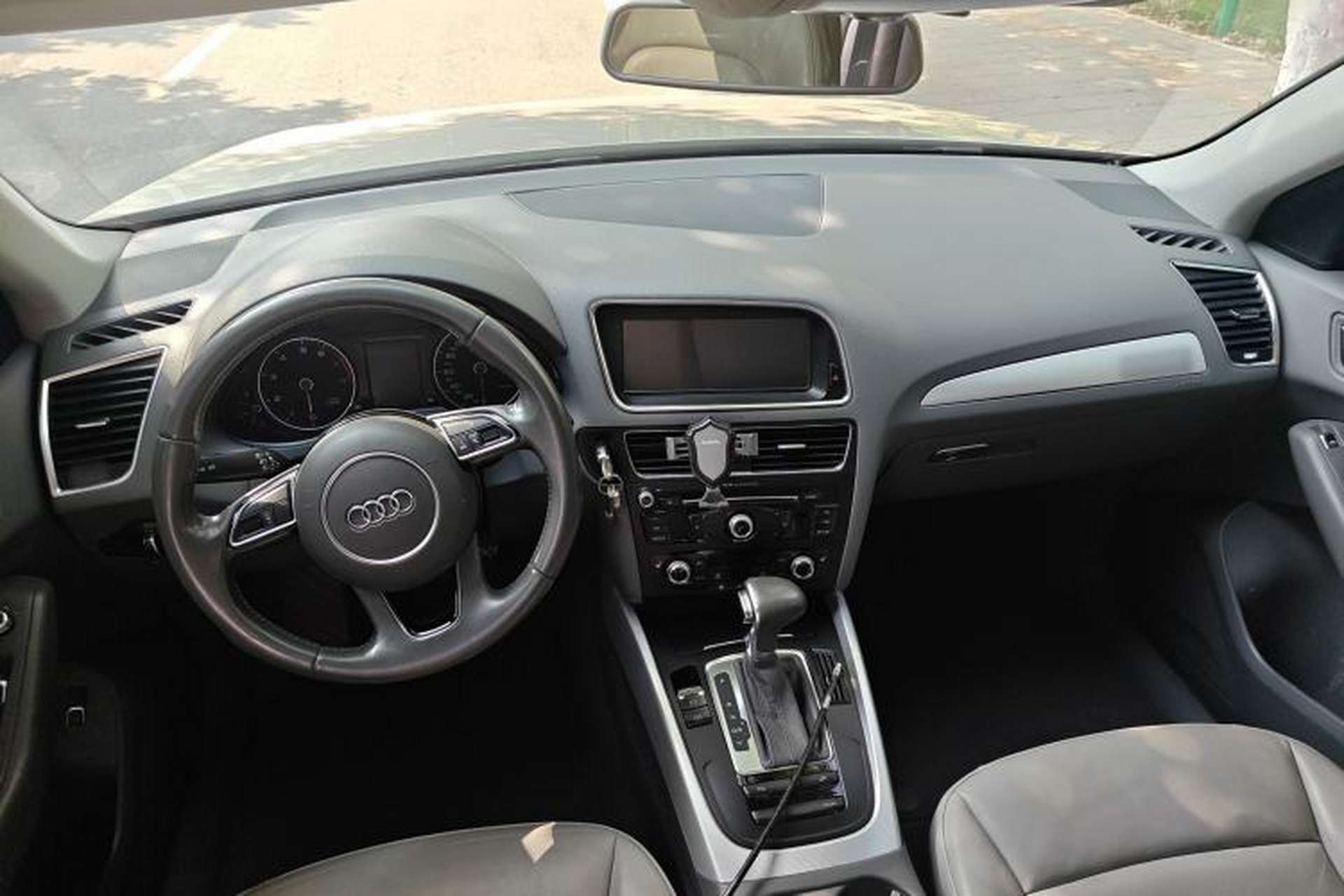 Used Audi Q5 2013 40 TFSI Technology Edition Center Console