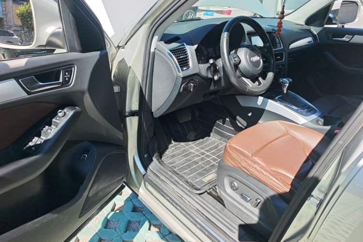 Used Audi Q5 2013 40 TFSI Technology Edition Driver Seat