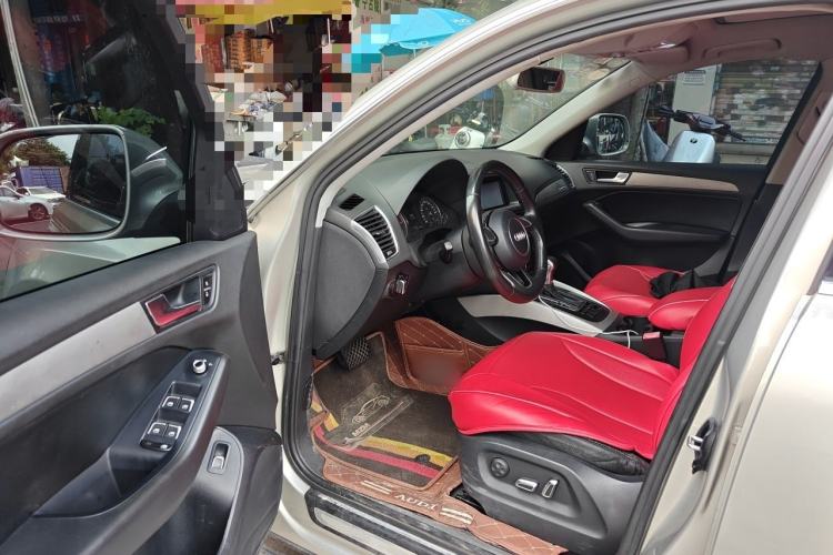 Used Audi Q5 2013 40 TFSI Ambition Driver Seat